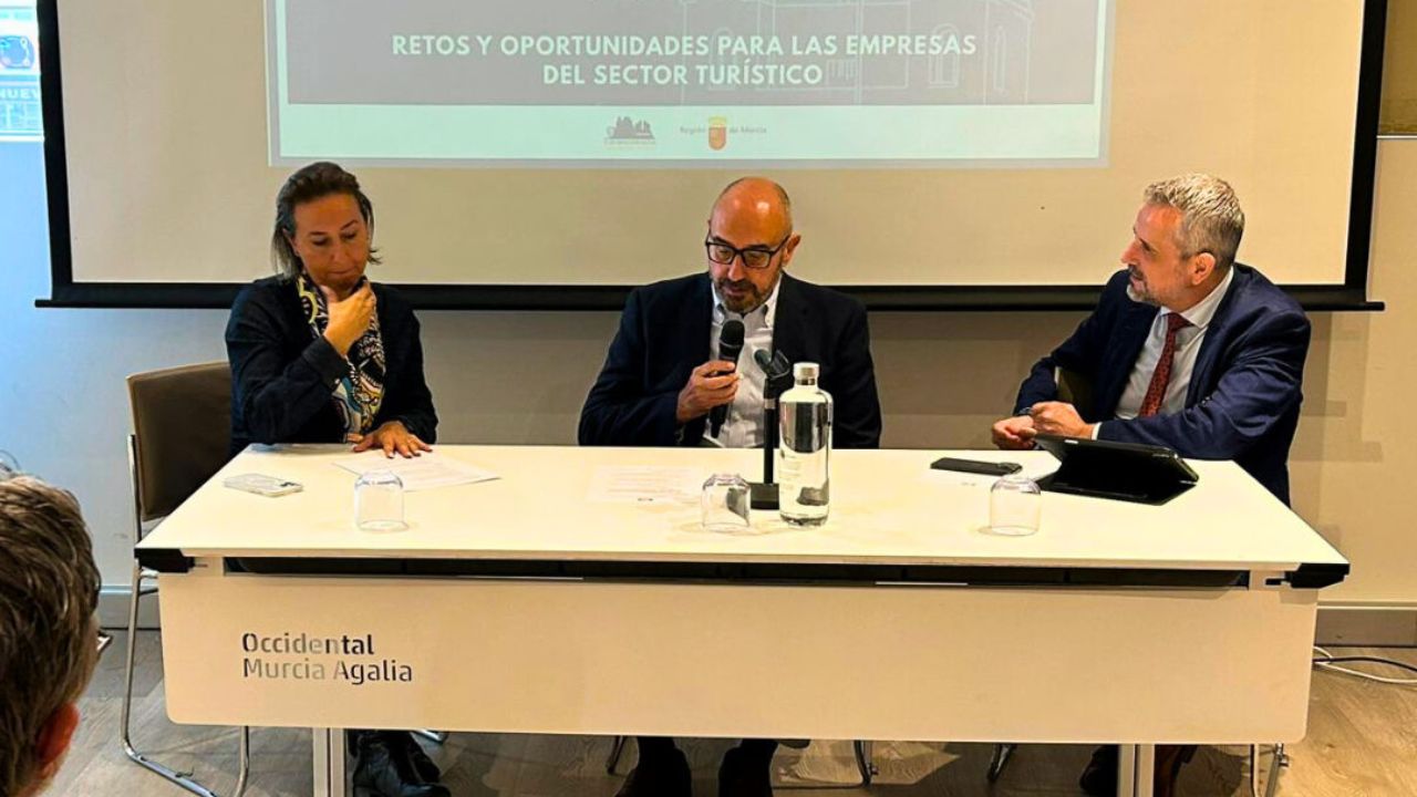 El presidente de Hostetur ha participado como ponente en la jornada sobre economía circular